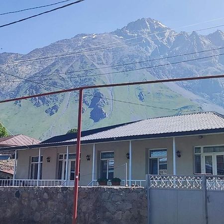Guest House Lela Rezo Stepantsminda Exterior foto
