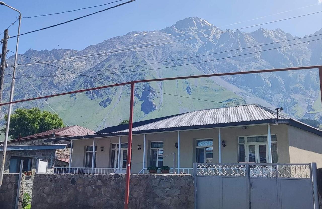 Guest House Lela Rezo Stepantsminda Exterior foto