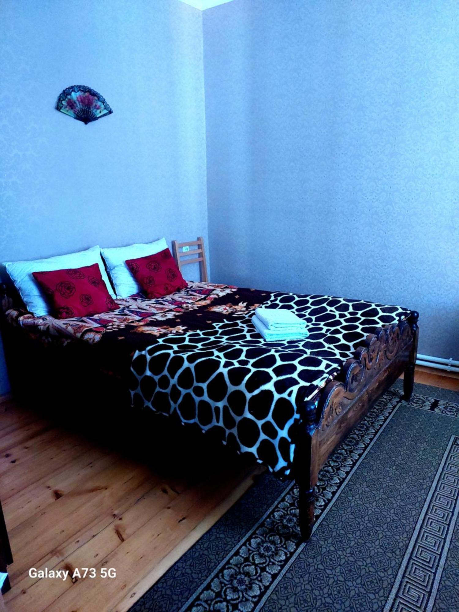 Guest House Lela Rezo Stepantsminda Exterior foto